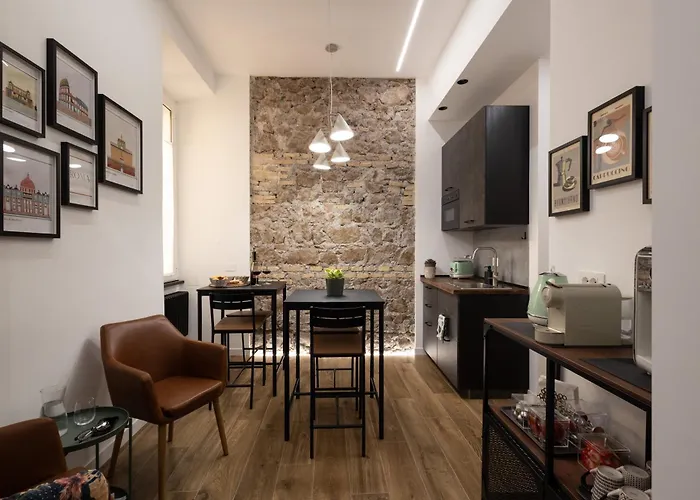 Style & Stone 4*